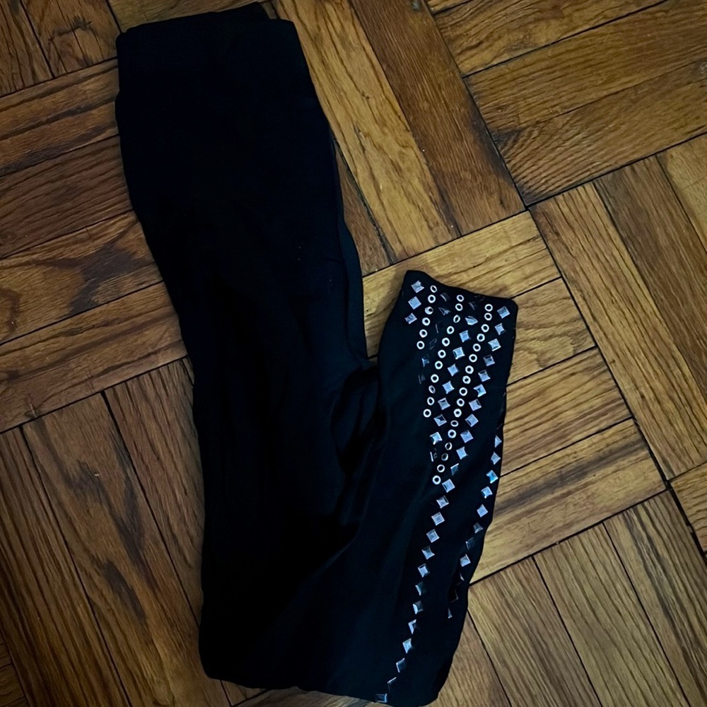 black leggings size: m